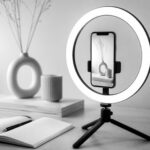 Smartphone mit Ringlicht für Social-Media-Content-Produktion